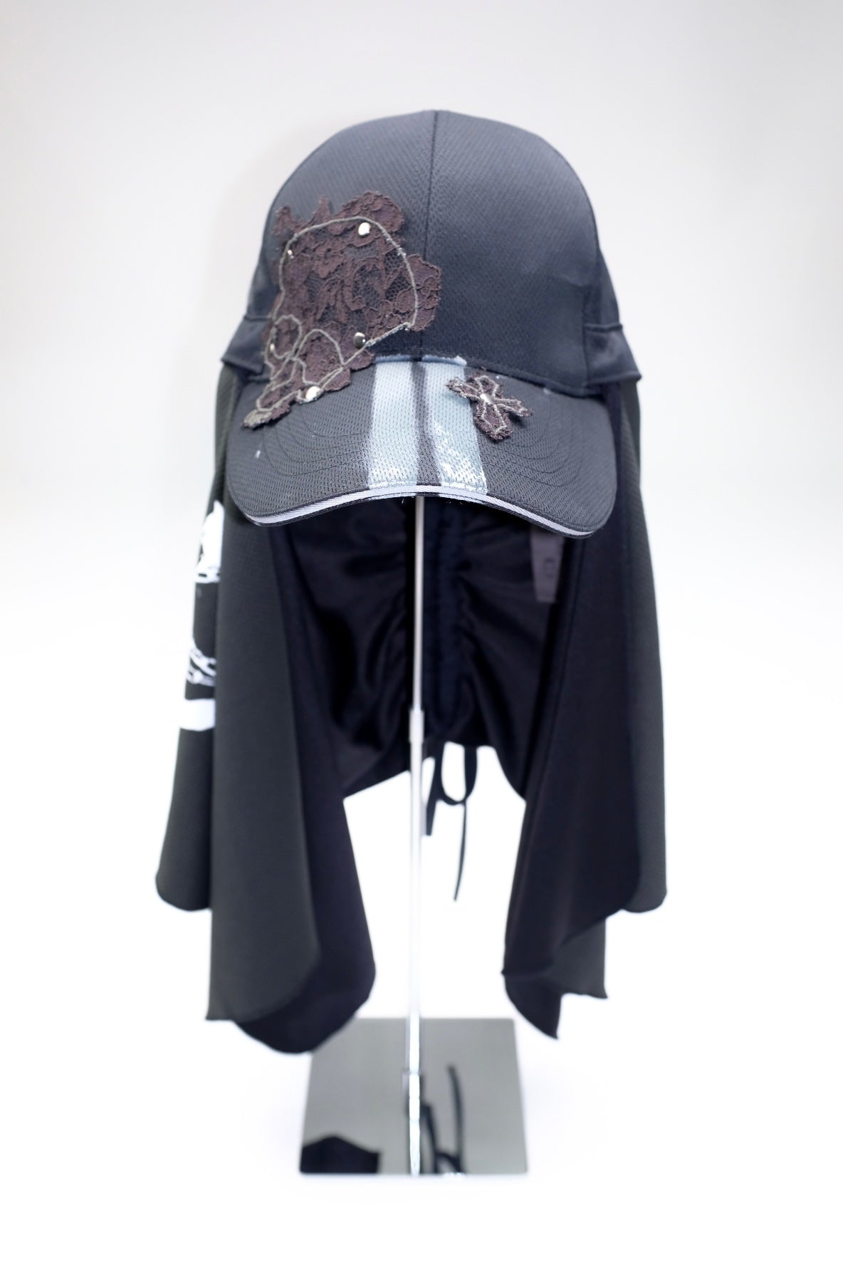 Broken lace patch utility cap