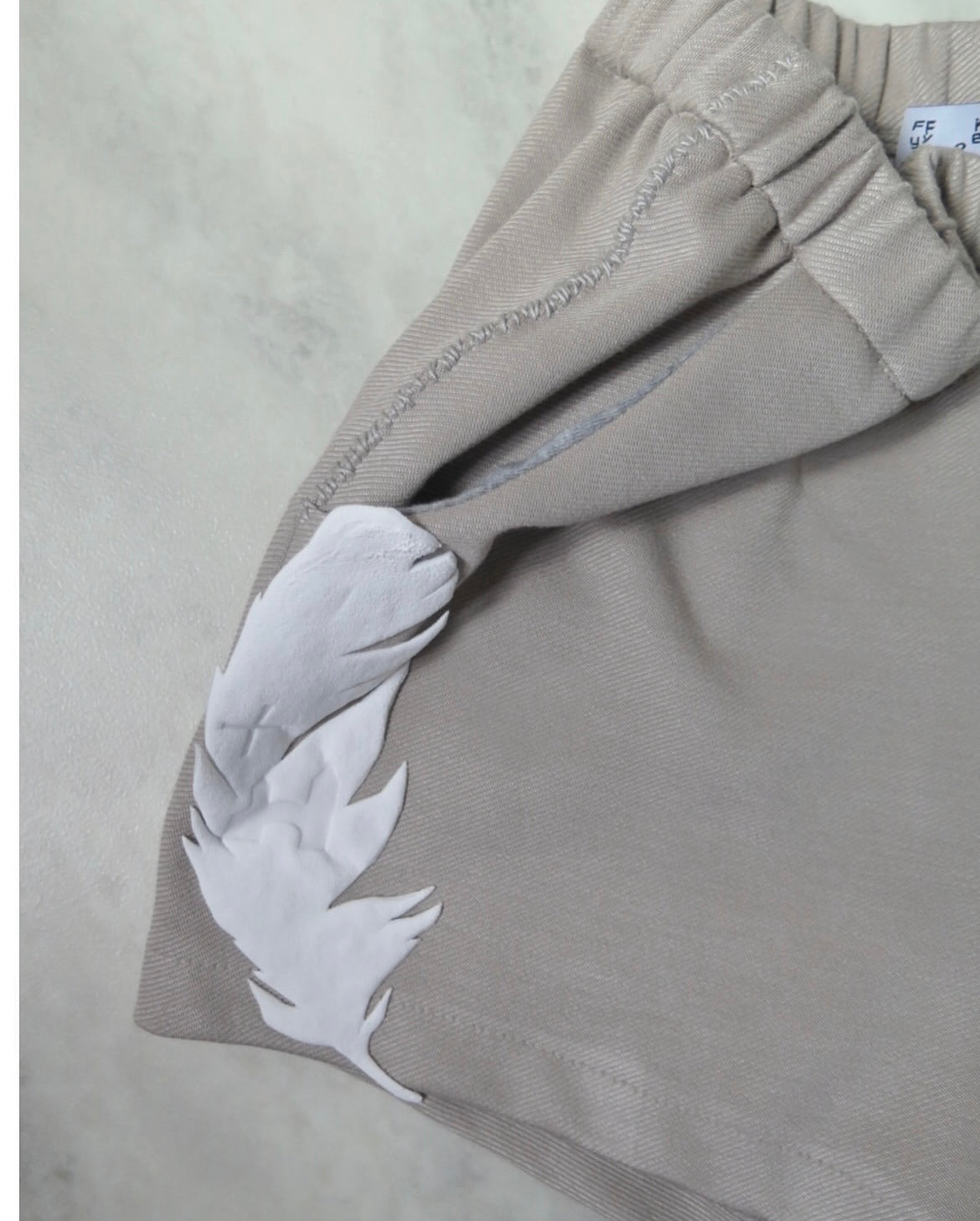 feather short pants