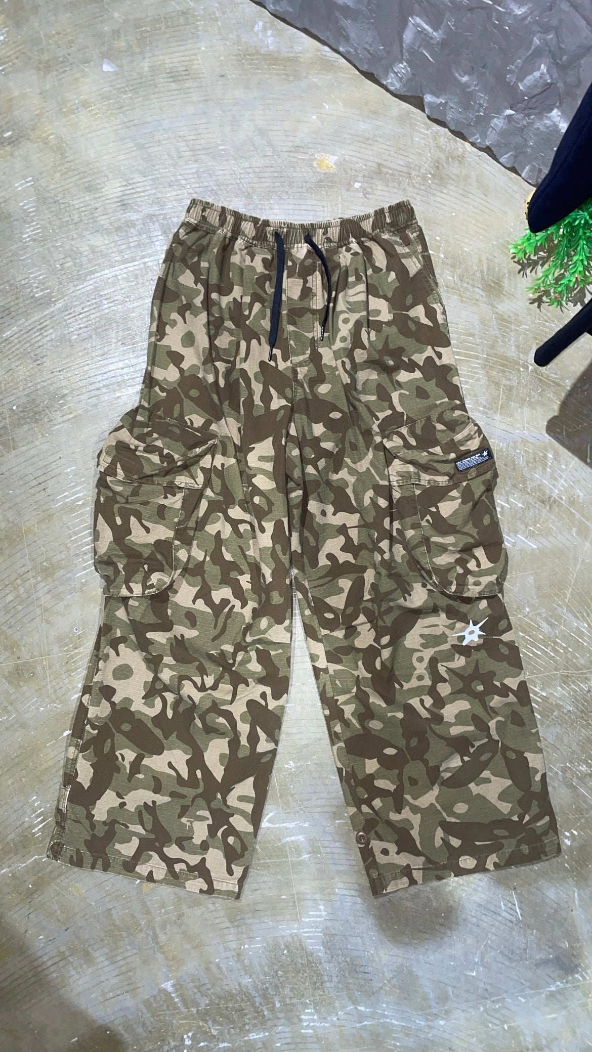 GARDEN VARIETY CAMO CHOW PANTS