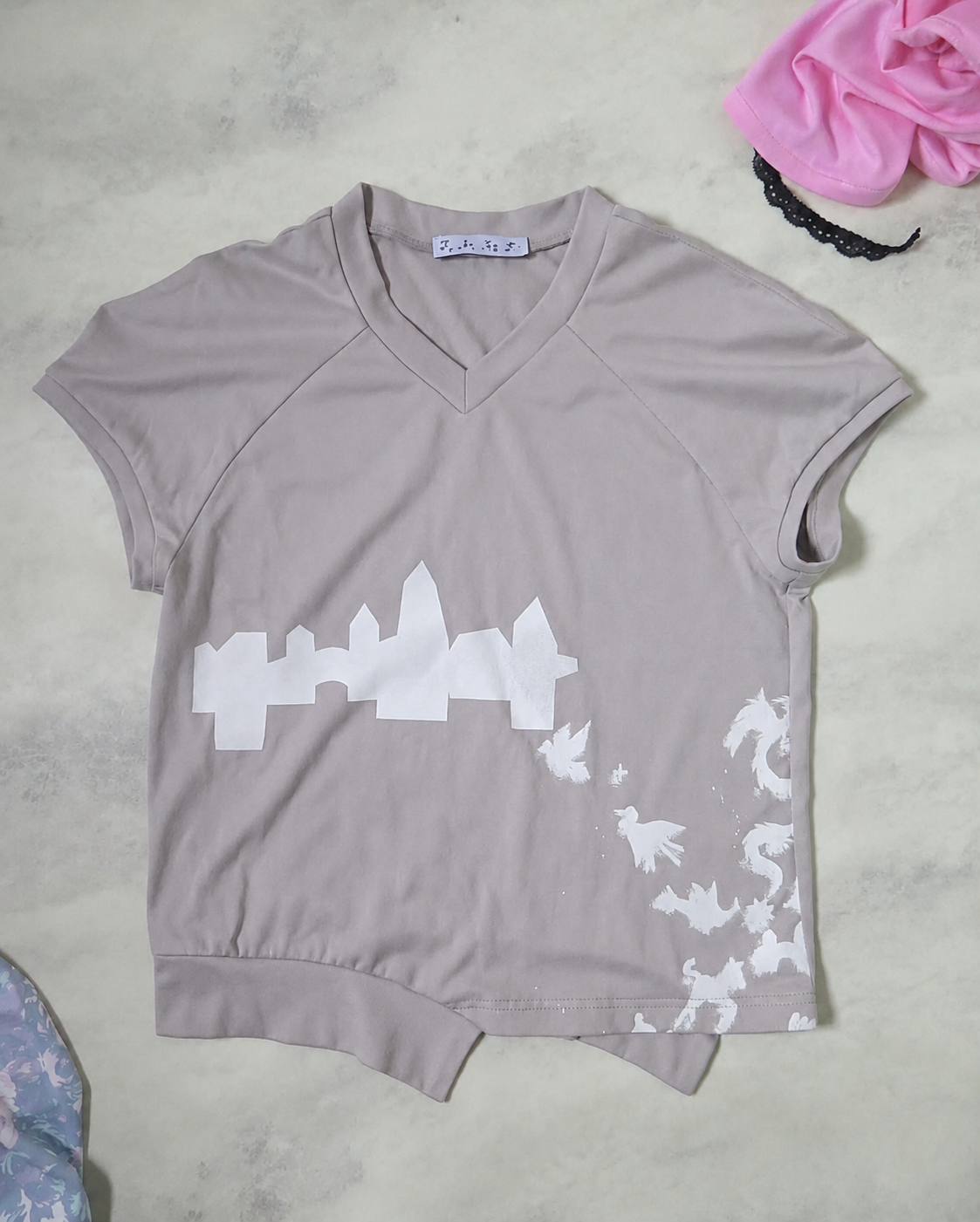 hanger trace v neck top
